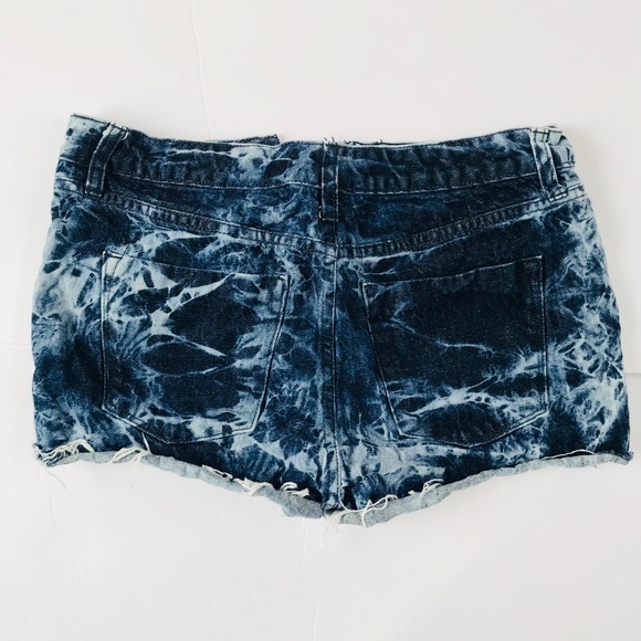 💌SOLD💌Tie-dye Jean Cutoff Shorts - Picture 3 of 6